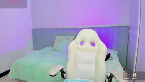 Snapshot of naugthy_skinny chatting on October 2025 05:46:02 PM Angela online show from October 2025 05:46:02 PM