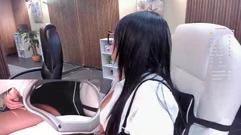         online show from November 2025 09:09:01 AM