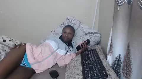 nawtylarissa_ online show from October 2025 07:27:01 PM