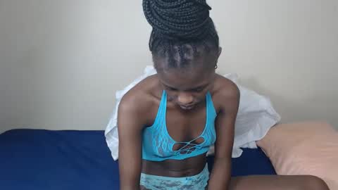 nawtylarissa_ online show from November 2025 06:43:01 PM