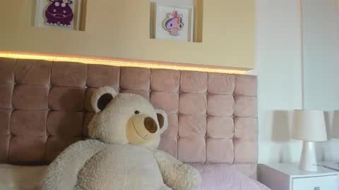 NAYA VELVET online show from November 2025 09:35:02 PM