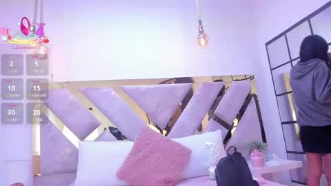 Snapshot of nayara_macherano chatting on March 2025 03:43:01 AM nayara_macherano online show from March 2025 03:43:01 AM