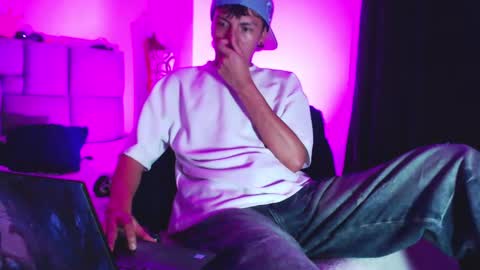 Im Nayton online show from October 2025 12:00:02 AM