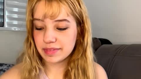 Snapshot of necoleangelou chatting on February 2026 04:17:01 PM Emma online show from February 2026 04:17:01 PM