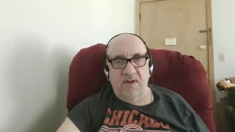 Tom online show from May 2026 09:32:02 PM