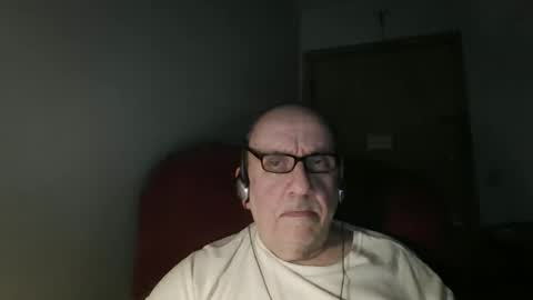 Snapshot of needlesslove chatting on May 2026 01:11:02 AM Tom online show from May 2026 01:11:02 AM