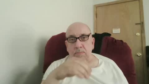 Snapshot of needlesslove chatting on June 2026 06:35:02 PM Tom online show from June 2026 06:35:02 PM