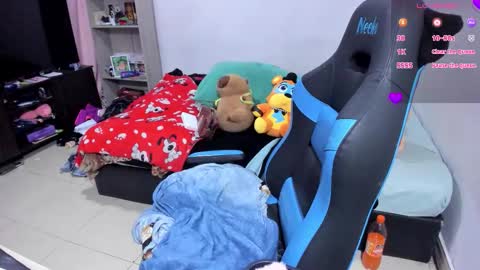 Geek Nicole    im Neeko UwU online show from November 2025 04:51:01 PM