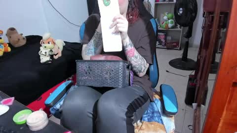 Geek Nicole    im Neeko UwU online show from April 2026 12:42:01 PM