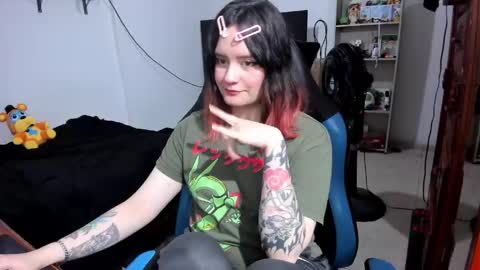 Snapshot of neeko_lol_ chatting on May 2026 03:55:02 PM Geek Nicole im Neeko UwU online show from May 2026 03:55:02 PM