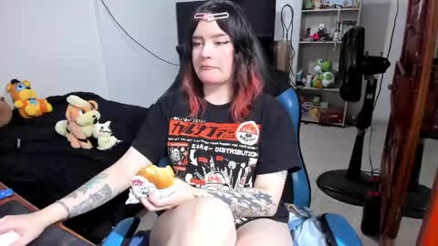 Snapshot of neeko_lol_ chatting on May 2026 12:06:01 AM Geek Nicole im Neeko UwU online show from May 2026 12:06:01 AM