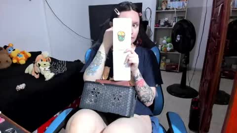 Snapshot of neeko_lol_ chatting on May 2026 11:02:01 PM Geek Nicole im Neeko UwU online show from May 2026 11:02:01 PM