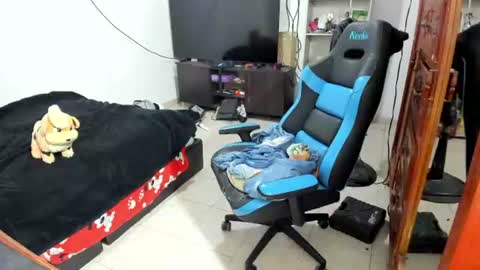 Snapshot of neeko_lol_ chatting on June 2026 12:03:02 PM Geek Nicole im Neeko UwU online show from June 2026 12:03:02 PM