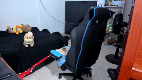 Snapshot of neeko_lol_ chatting on June 2026 11:49:02 AM Geek Nicole im Neeko UwU online show from June 2026 11:49:02 AM