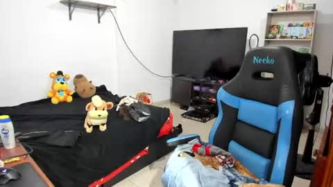 Snapshot of neeko_lol_ chatting on July 2026 11:37:02 AM Geek Nicole im Neeko UwU online show from July 2026 11:37:02 AM