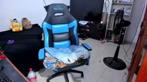 Snapshot of neeko_lol_ chatting on July 2026 11:50:01 AM Geek Nicole im Neeko UwU online show from July 2026 11:50:01 AM