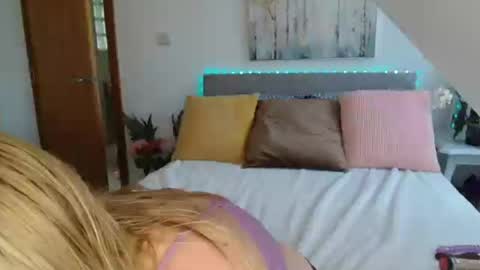 Snapshot of neighbournicole chatting on July 2026 03:56:01 PM Birthday online show from July 2026 03:56:01 PM