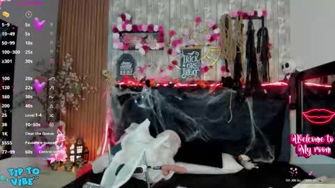 Miah online show from October 2025 12:30:02 PM