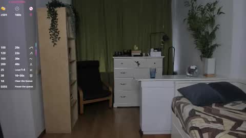 Vicky and Beatrice online show from October 2025 07:41:01 AM