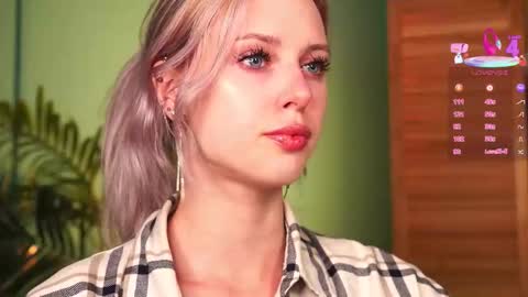 I am Nelly3 online show from September 2025 06:08:02 PM