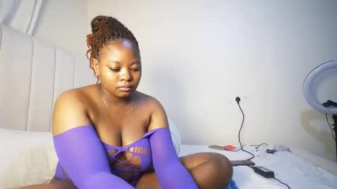 nellyeluxe online show from May 2026 12:30:01 AM