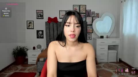 nenitaa_ online show from May 2026 12:21:02 PM