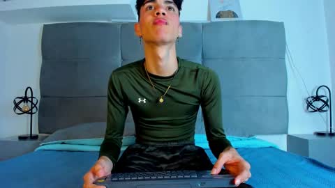  NeoRaptis  jhonatan  online show from February 2025 08:13:02 PM