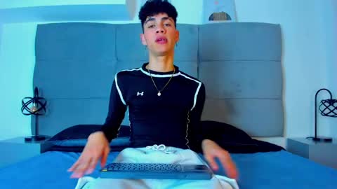  NeoRaptis  jhonatan  online show from February 2025 08:36:01 PM