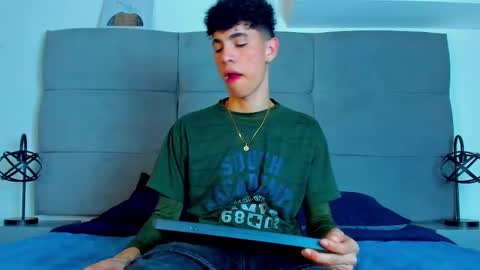  NeoRaptis  jhonatan  online show from March 2025 08:41:02 PM