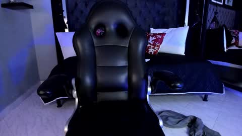 nerida_ online show from November 2025 09:36:01 PM