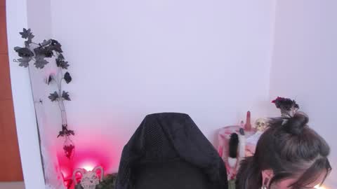 Snapshot of nesuko_evil chatting on October 2025 07:01:02 PM Marie online show from October 2025 07:01:02 PM