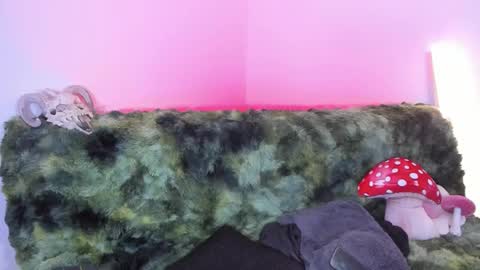 Snapshot of nesuko_evil chatting on November 2025 08:33:02 AM Marie online show from November 2025 08:33:02 AM