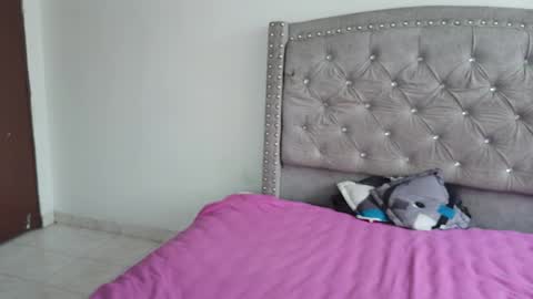 nesuko_kamado online show from December 2025 02:45:02 PM