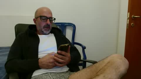 Snapshot of new_simi_74 chatting on October 2025 04:24:02 AM simi online show from October 2025 04:24:02 AM