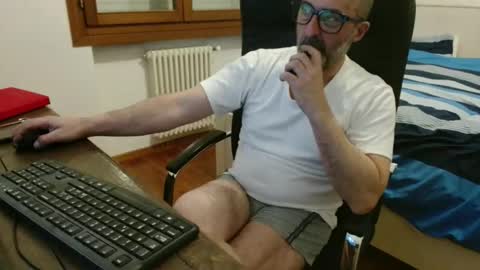 simi online show from April 2026 06:28:01 PM