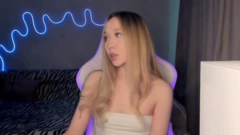 Mina online show from February 2025 12:08:01 PM