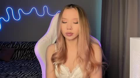 Mina online show from March 2025 01:06:02 PM