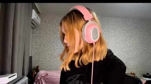 Eva Arts online show from November 2025 01:22:01 PM