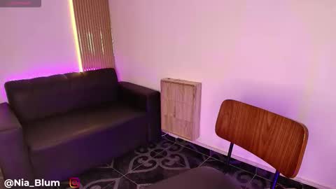 Nia Blum online show from January 2026 01:02:01 PM