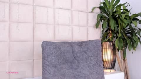 Nia online show from December 2024 06:05:02 PM