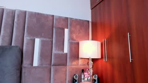 Nia online show from April 2026 01:34:01 PM