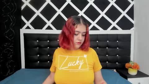 Snapshot of nia_stark chatting on February 2025 08:03:01 PM Estefani online show from February 2025 08:03:01 PM