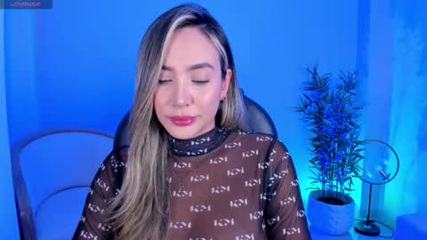 Nia  online show from October 2025 11:27:02 PM