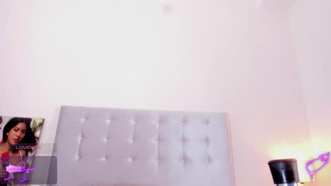 Snapshot of niabianco chatting on November 2025 11:37:01 PM N I A online show from November 2025 11:37:01 PM