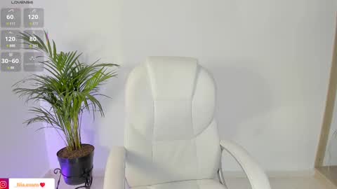 Nia online show from March 2025 01:09:01 PM