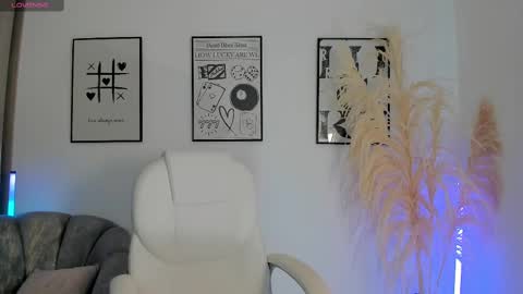 Nia online show from September 2025 01:01:01 PM