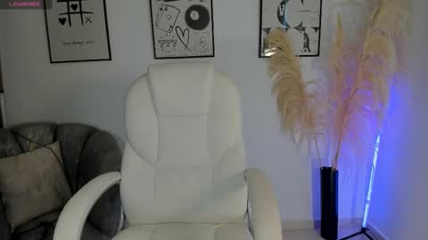 Nia online show from October 2025 01:08:02 PM