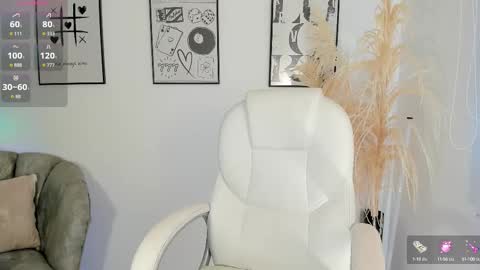 Nia online show from October 2025 01:00:02 PM