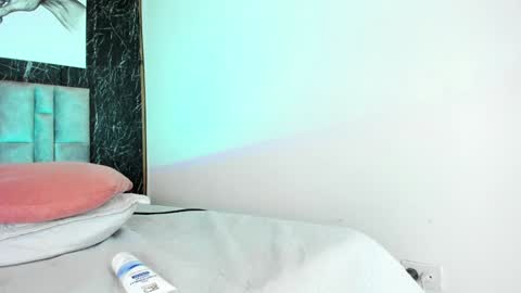 Nicolle  online show from December 2024 04:28:01 PM