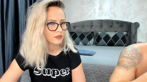 Snapshot of nicepussyfuckk18 chatting on January 2025 07:04:01 AM Sophie online show from January 2025 07:04:01 AM